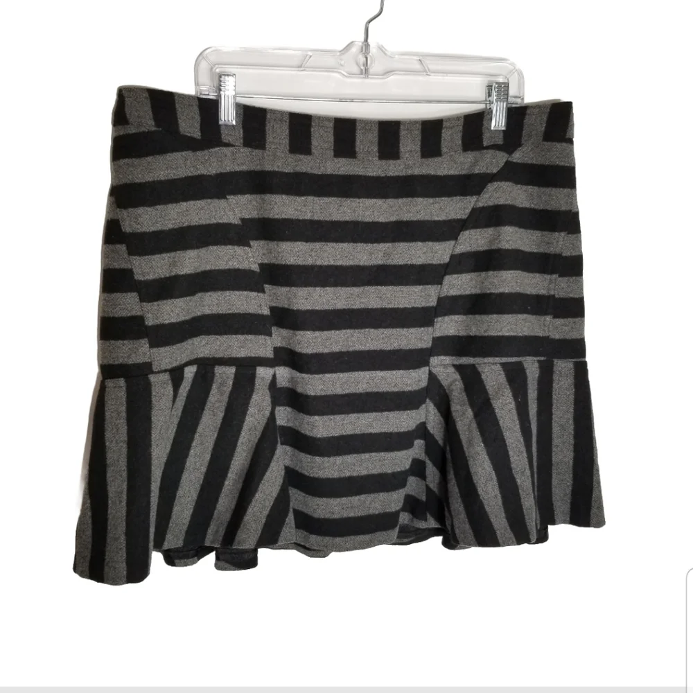 Worthington Swing Skirt Women's 18 Black Gray Mini Striped Wool Blend Back Zip